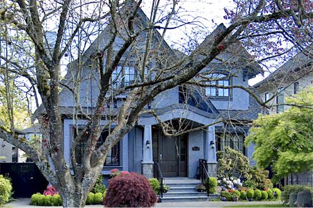West 34th Avenue residence in Vancouver, view 1